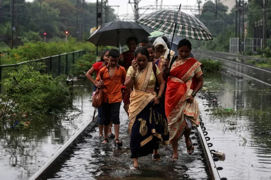 Por qué las inundaciones monzónicas paralizan las ciudades de India: las causas de una crisis urbana