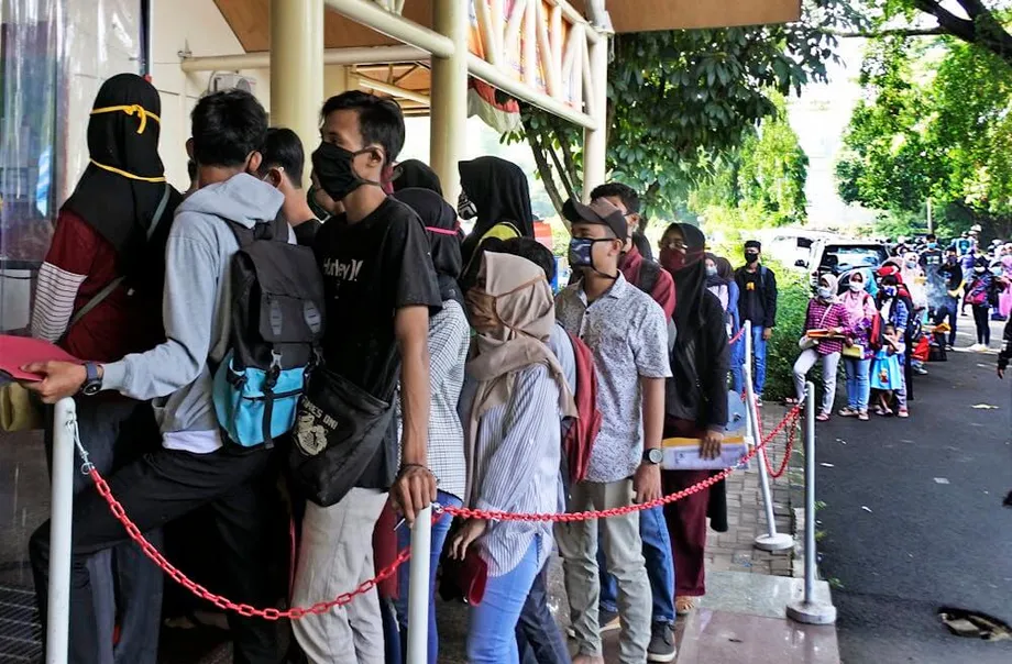La crisis del desempleo en Indonesia: ferias de empleo, dificultades económicas y la lucha por un trabajo digno