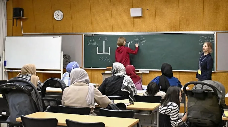 Mujeres afganas en Chiba: acercar generaciones mediante la enseñanza del japonés
