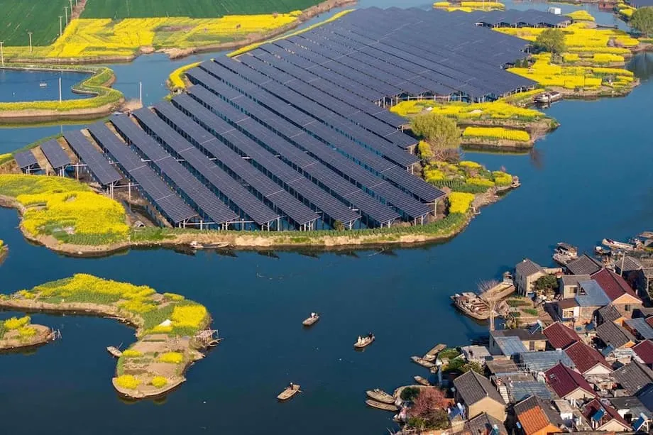 Cómo las exportaciones chinas de tecnologías limpias reducen las emisiones globales de CO2 y transforman el futuro energético mundial