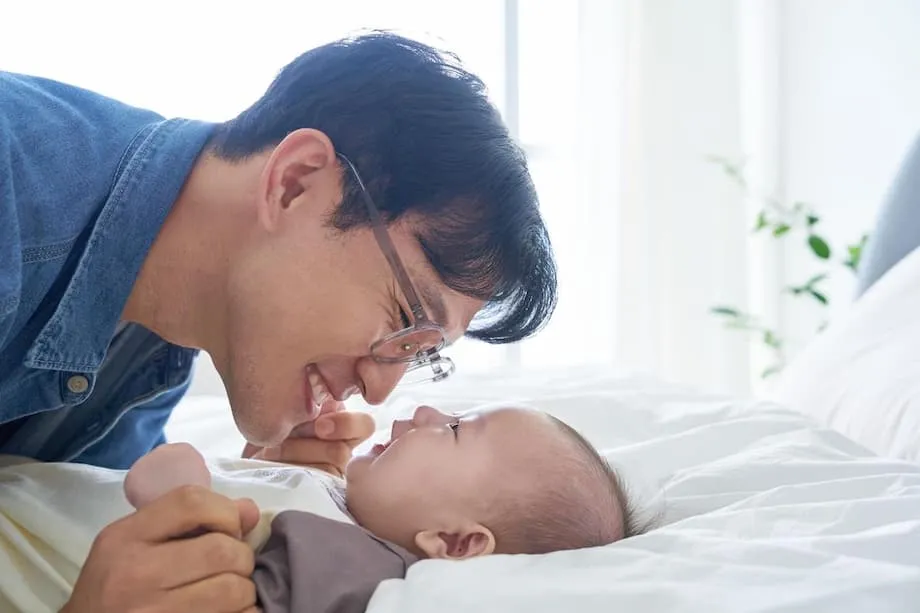 Cada vez más padres surcoreanos toman licencia de paternidad en medio de la crisis demográfica