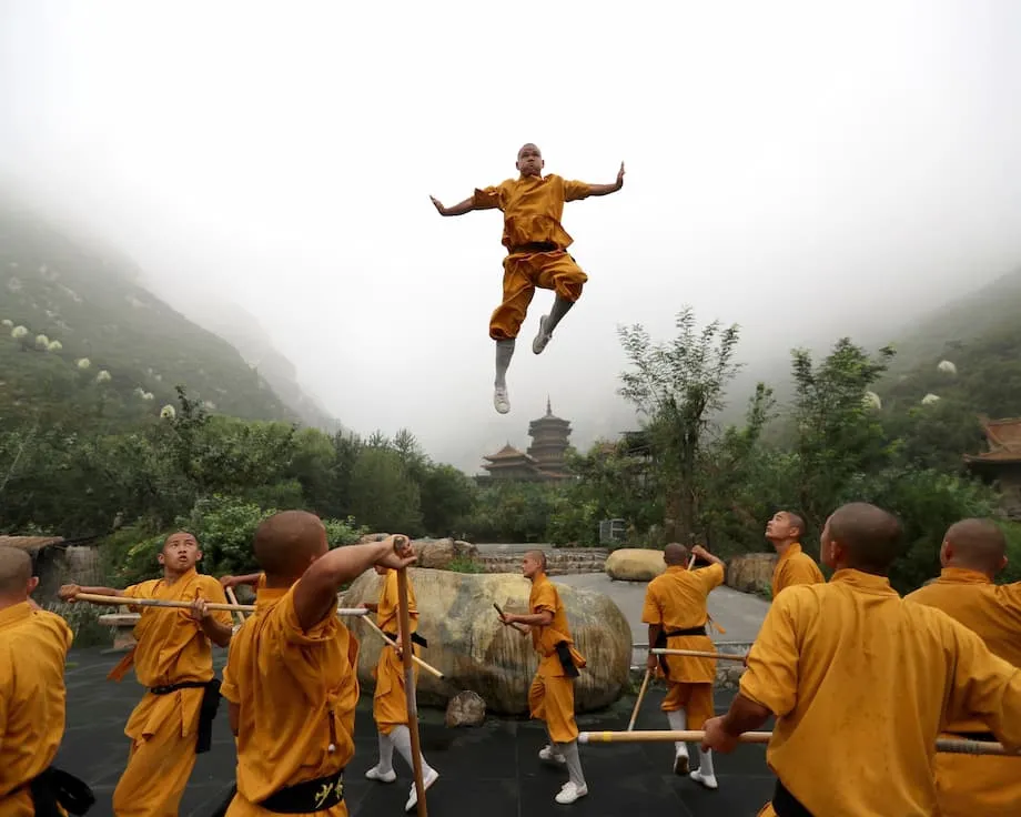 El abad del templo Shaolin, Shi Yongxin, bajo investigación: malversación, escándalo y el futuro de un símbolo mundial