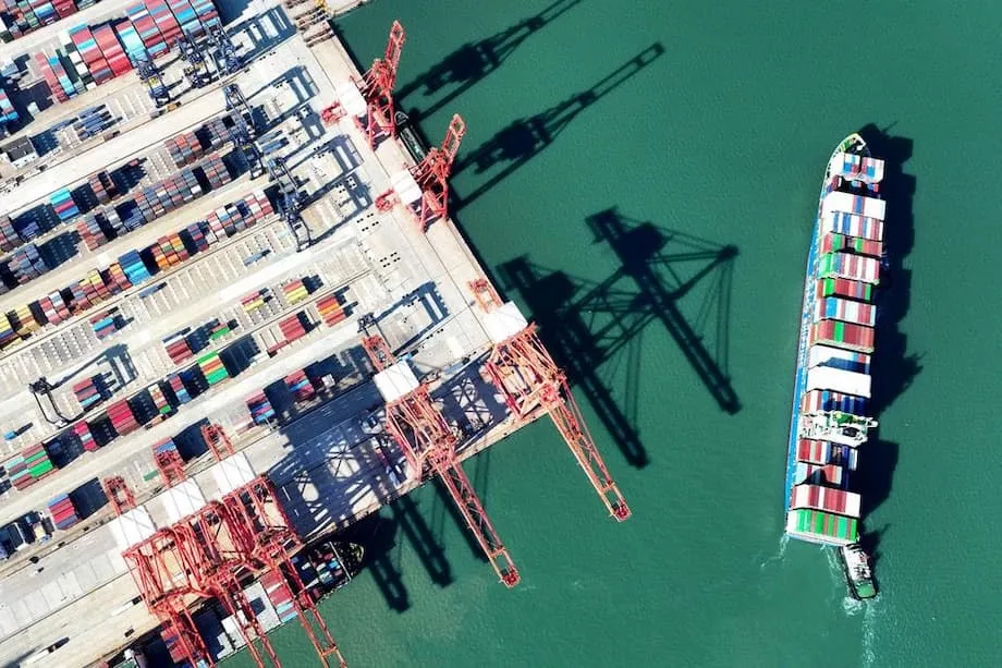 Estados Unidos apunta al transbordo en el Sudeste Asiático en una escalada de la guerra comercial con China: efectos, respuestas y futuro de las cadenas globales de suministro