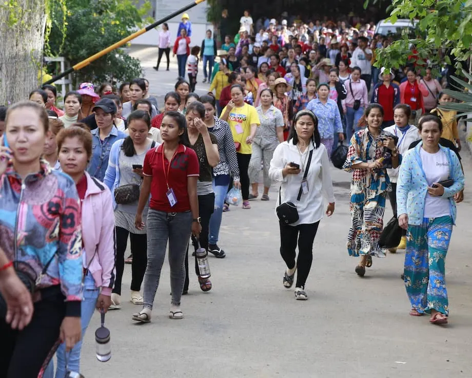 Los trabajadores del sector textil de Camboya enfrentan incertidumbre ante la amenaza de aranceles de EE. UU. a los empleos y la estabilidad económica