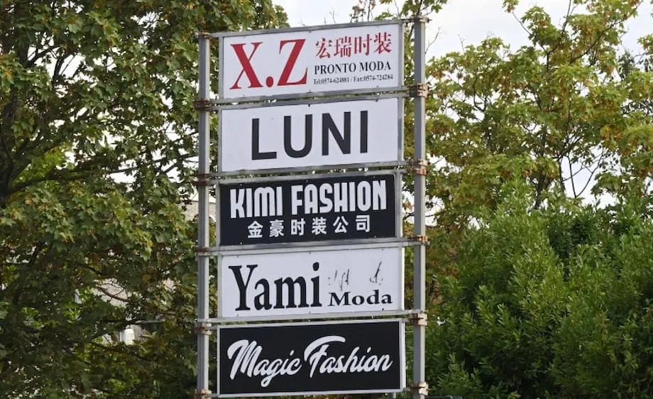 Estalla una guerra entre mafias chinas en el centro de la moda rápida italiana: así es la «guerra de las perchas» de Prato