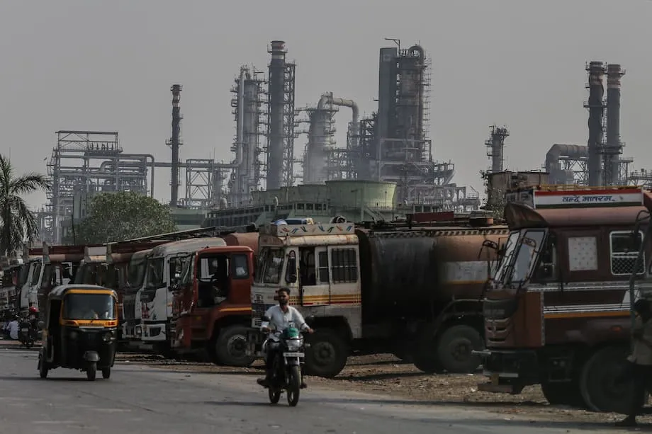 India enfrenta aranceles de EE. UU. por importar petróleo ruso: el conflicto de alto riesgo entre la seguridad energética y la geopolítica
