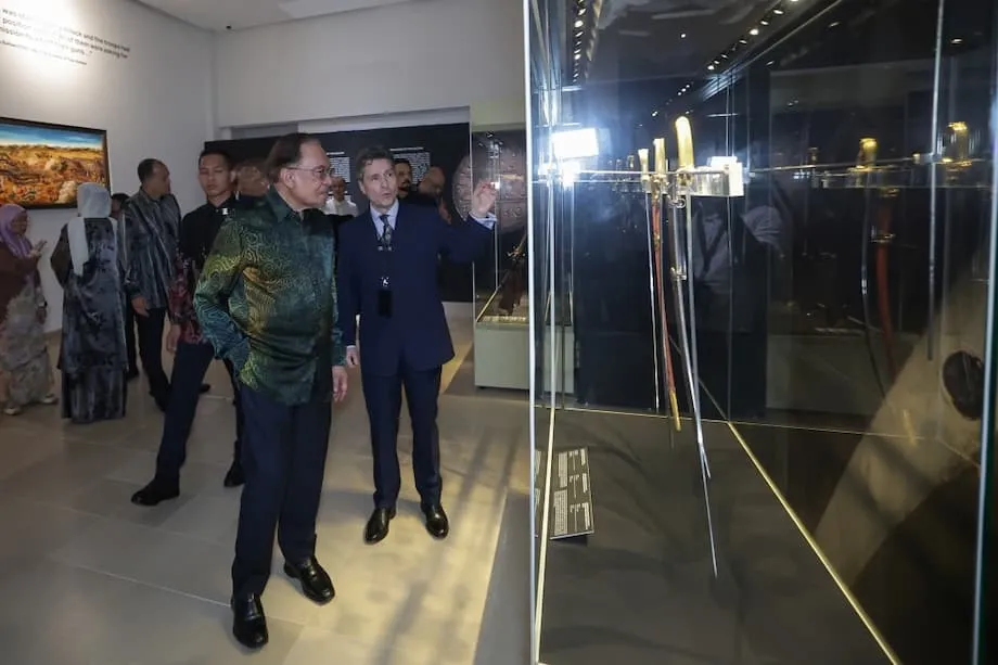 Anwar Ibrahim pide revisar los relatos coloniales y destaca la historia asiática de Tipu Sultan