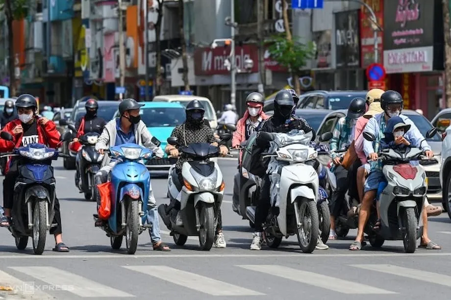 La revolución de las motocicletas eléctricas en Hanói: promesas, desafíos y el camino por delante