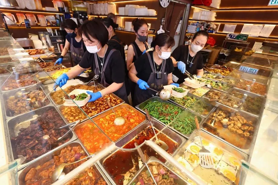 Los restaurantes de Hong Kong afrontan la incertidumbre económica ante el aumento de los cierres