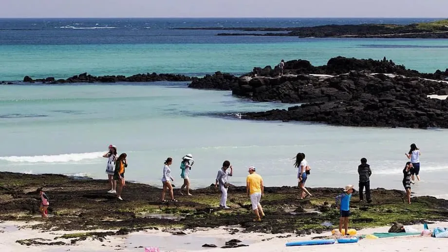 La isla de Jeju publica directrices multilingües de conducta para turistas ante la preocupación por el turismo masivo