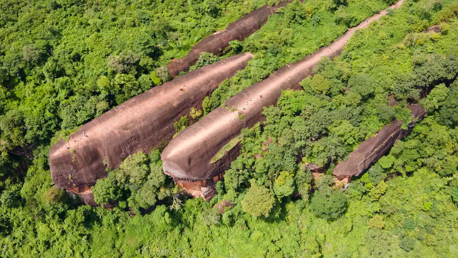 Roca de las Tres Ballenas: antiguos colosos de piedra de Tailandia y maravillas de Bueng Kan