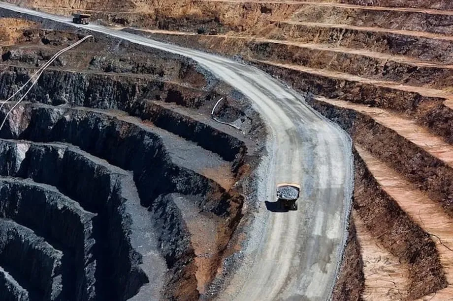 La ofensiva regulatoria de China contra la minería de litio: nuevas normas transforman una industria global