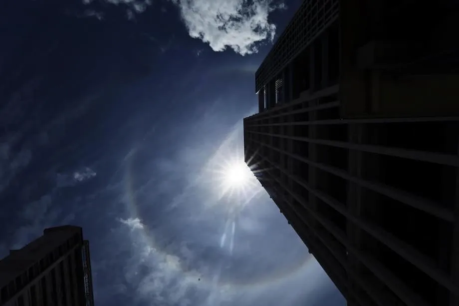 Un halo solar poco común deslumbra a Singapur: ciencia, espectáculo y furor en las redes