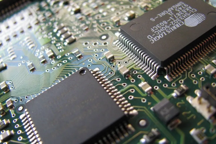 Japón e India abren una nueva vía en la fabricación de semiconductores: trasladan la producción de tecnologías maduras para fortalecer las cadenas de suministro