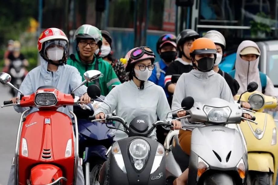 La prohibición de los scooters de gasolina en Hanói: ¿un ambicioso salto hacia un aire más limpio o una apuesta arriesgada para los más pobres?