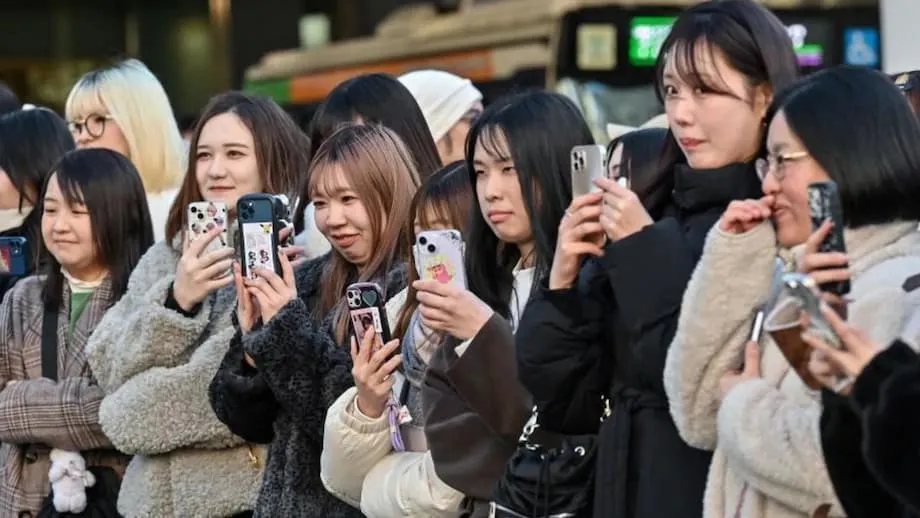 Una ciudad japonesa desata un debate al proponer limitar el uso del teléfono inteligente a dos horas al día