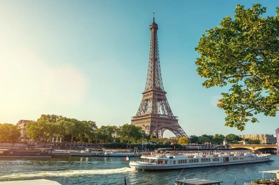 Los turistas chinos impulsan el auge del turismo en París en 2025: qué explica el aumento y cómo responde la ciudad