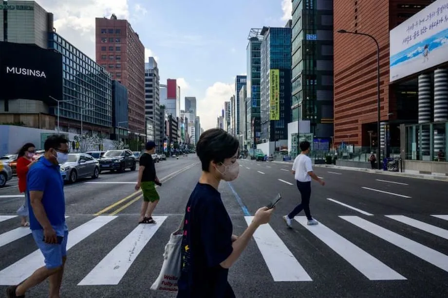 Corea del Sur prueba semanas laborales más cortas, desde hospitales hasta empresas tecnológicas