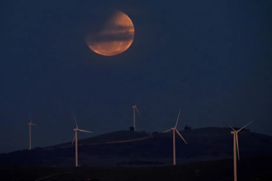 La Luna de Sangre brillará sobre Japón durante un raro eclipse lunar total en la madrugada del lunes