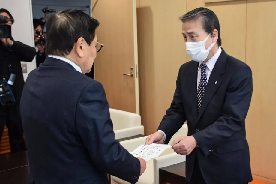 Rechazo en Japón tras la elección de un exalcalde acusado de acoso para un escaño en la asamblea local