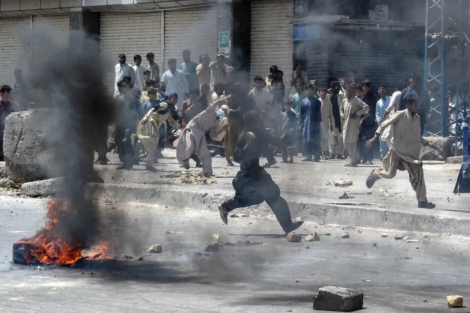 Pakistán arresta a cientos de personas durante una huelga en Baluchistán tras el mortal atentado de Quetta