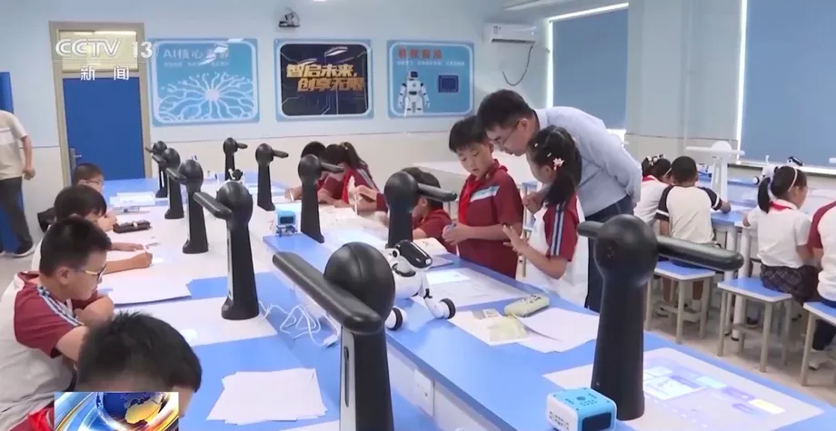 China lanza un currículo nacional de IA en las escuelas
