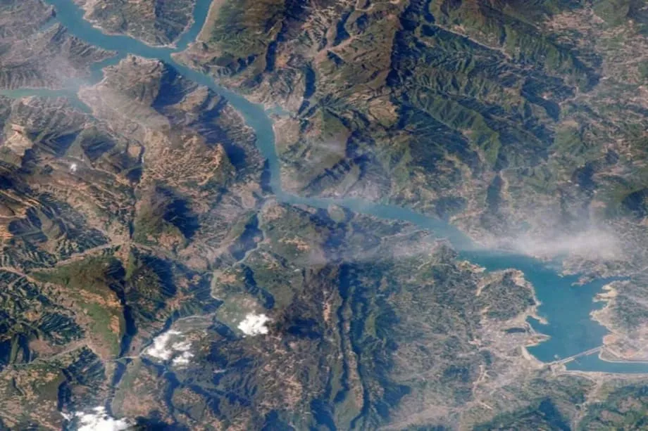 La megacentral hidroeléctrica de la meseta tibetana y el nuevo rumbo de la estrategia de energía limpia de China