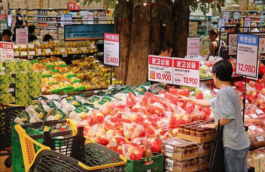 Corea del Sur utiliza reservas récord de alimentos y descuentos para contener las alzas de precios durante el Chuseok