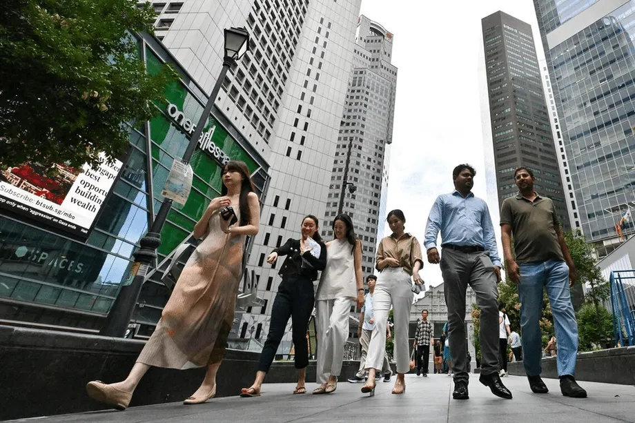 Cómo puede Singapur proteger los empleos de nivel medio mientras la IA transforma el trabajo