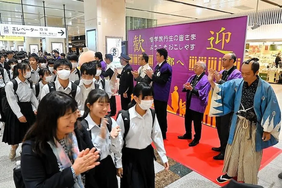 La masificación de Kioto lleva a las escuelas japonesas a replantearse los viajes escolares