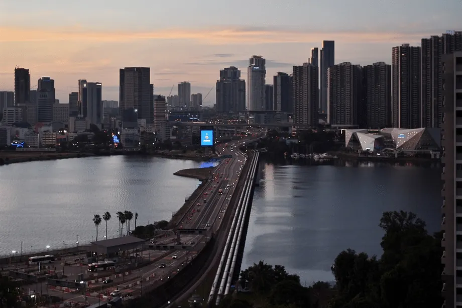 Cómo viajar legalmente de Singapur a Johor Bahru: autobuses, taxis, tren, automóviles y consejos sobre códigos QR