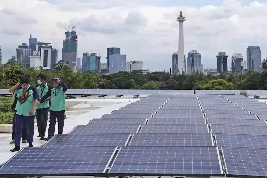 Estados Unidos y China compiten por impulsar el futuro de las energías limpias en Indonesia