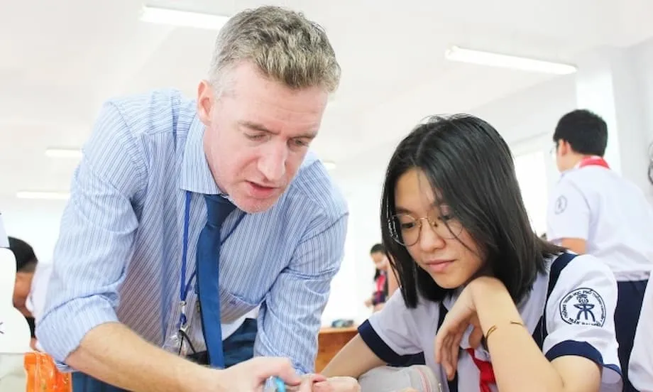 Vietnam contratará a 22.000 profesores de inglés para 2030 en su impulso por convertir el inglés en segunda lengua