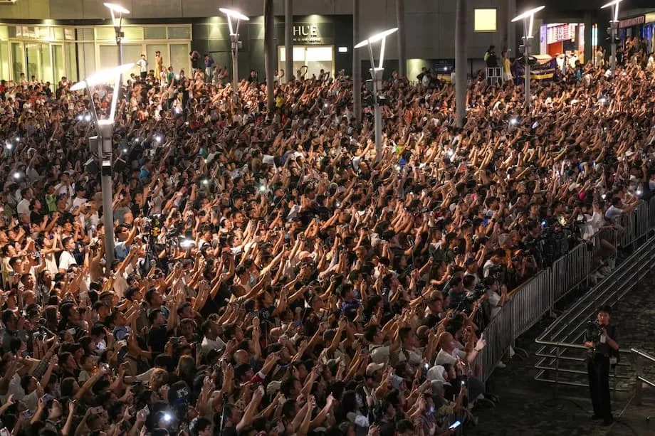 Hong Kong se prepara para las multitudes de la Semana Dorada: 8,8 millones de cruces fronterizos, fuegos artificiales de 23 minutos en el puerto y refuerzo del transporte en toda la ciudad