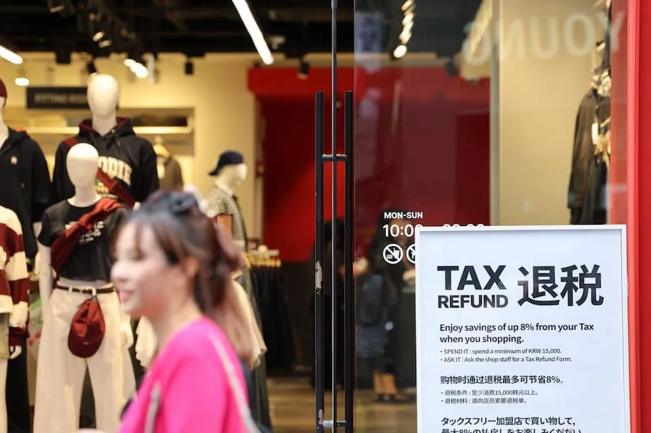 Corea del Sur recibe a grupos de turistas chinos sin visado mientras comercios y hoteles se preparan