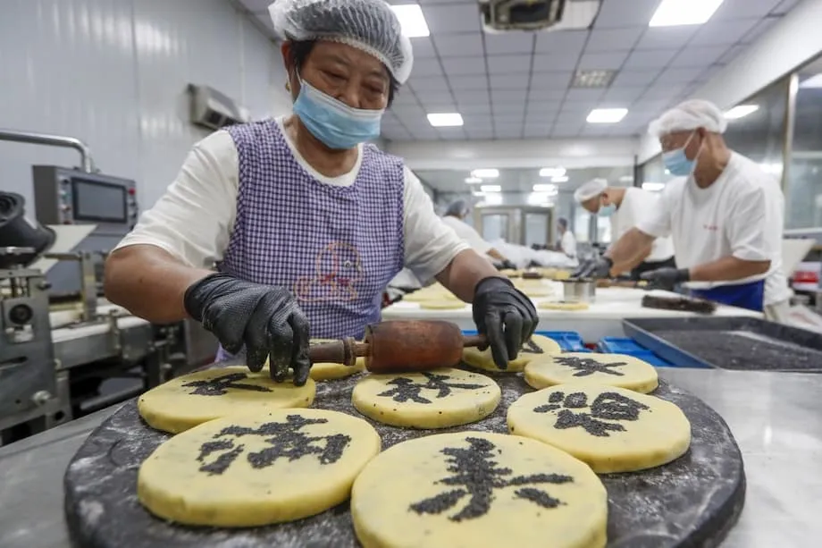 Las ventas de pasteles de luna caen mientras la austeridad afecta la tradición china del Festival del Medio Otoño