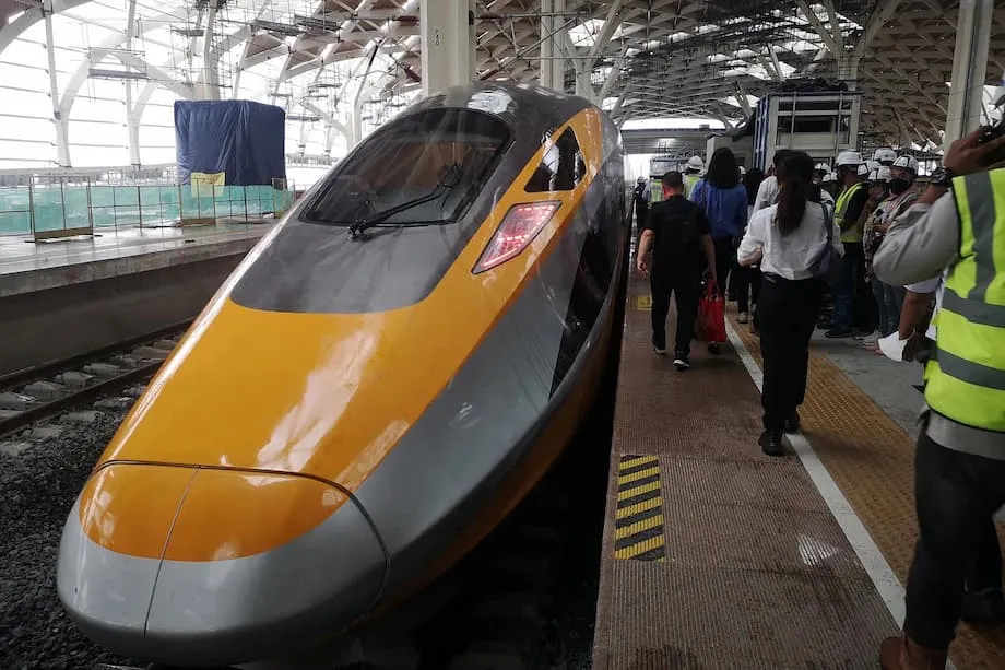 Indonesia inicia conversaciones con China para reestructurar la deuda del tren de alta velocidad Whoosh