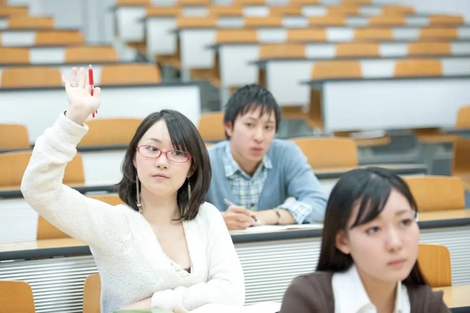 Japón implementará desde 2026 programas integrados de grado y maestría en cinco años