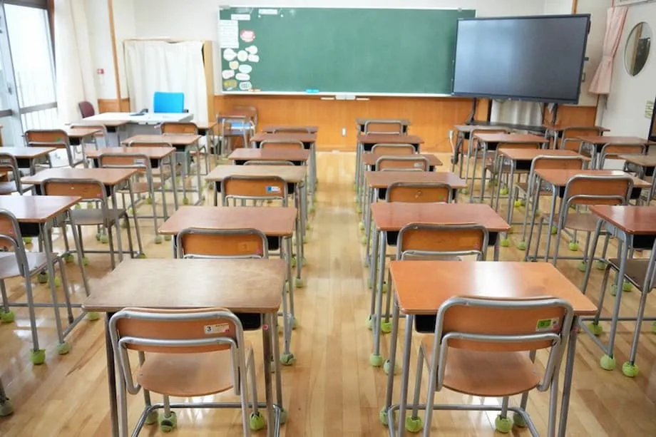 Por qué los docentes japoneses siguen trabajando más horas que los de otros países de la OCDE