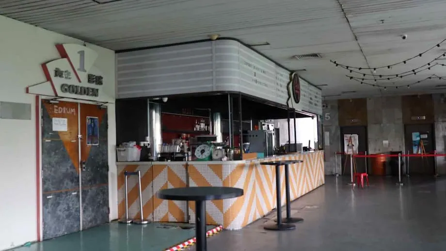 Cierran cines en Singapur ante la caída de la asistencia: la COVID-19, el streaming y los costos transforman una costumbre nacional