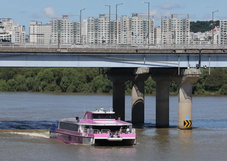 Averías y fallas de seguridad obligan a suspender el servicio de autobús fluvial de Seúl