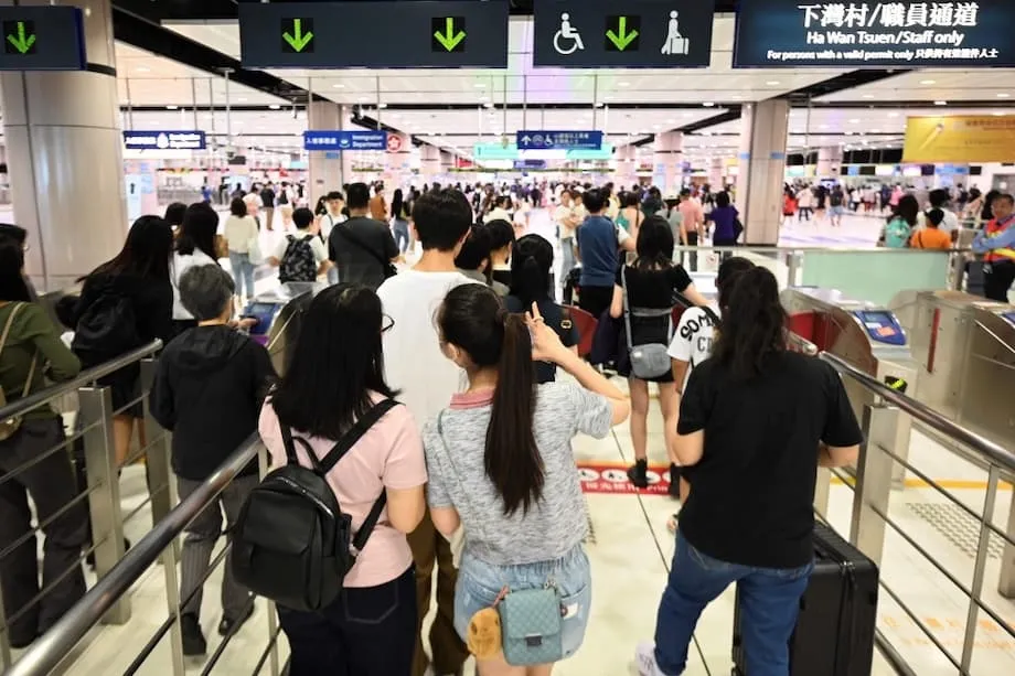 El turismo de la Semana Dorada en China alcanza cifras récord mientras los viajeros, atentos a los gastos, buscan opciones económicas dentro y fuera del país