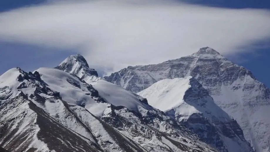 Rescatan a excursionistas en el Everest tras una ventisca que dejó atrapados a cientos