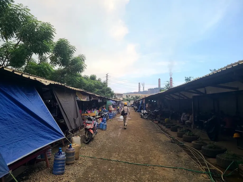 El auge del níquel en Indonesia, impulsado por trabajadores chinos, afronta desafíos de seguridad y medioambientales