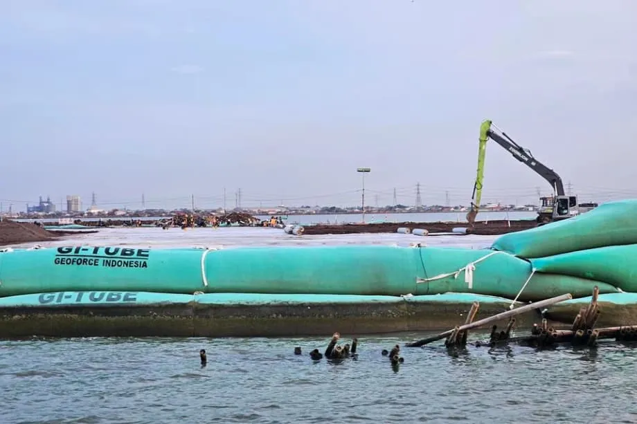 El gran muro marítimo de Java, defensas adaptadas y las comunidades atrapadas entre las inundaciones y el cambio