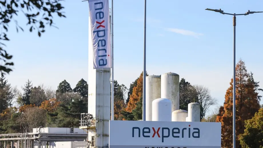 China bloquea las exportaciones de Nexperia tras la intervención neerlandesa, lo que eleva la tensión en la disputa por los chips