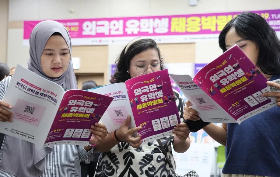 La Beca Global de Corea, bajo escrutinio por el seguimiento de sus graduados