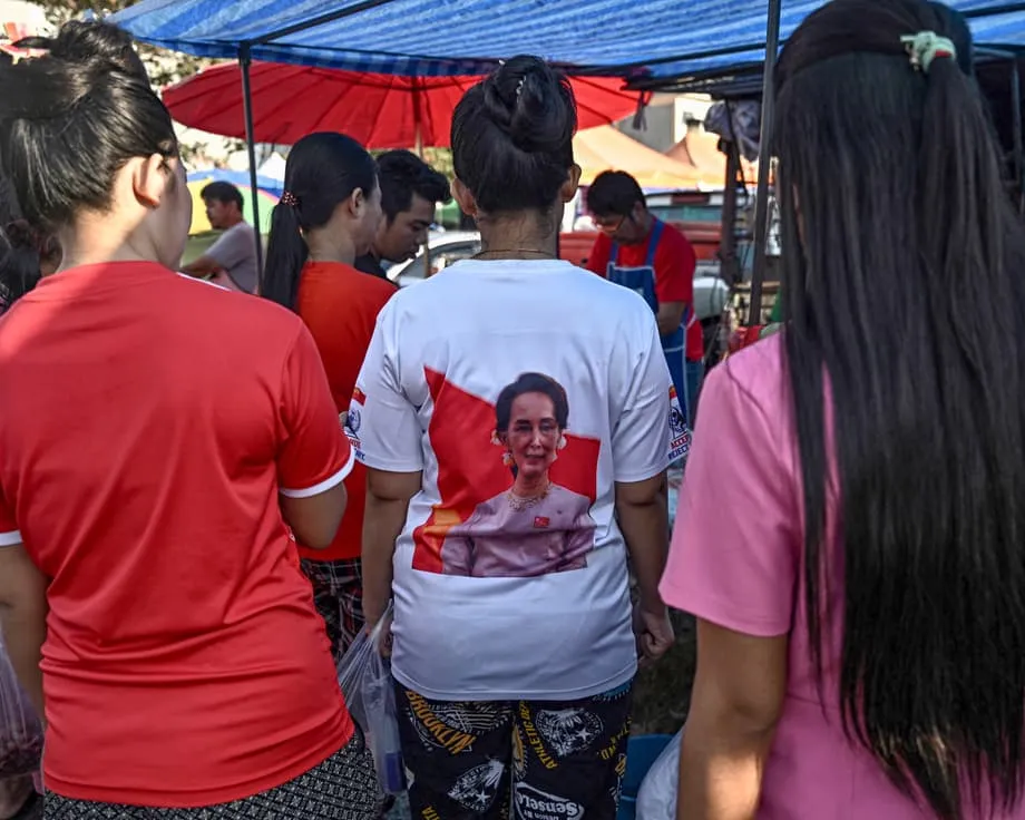 Tailandia abre el acceso al empleo legal para los refugiados de Myanmar ante los recortes de ayuda y la falta de trabajadores