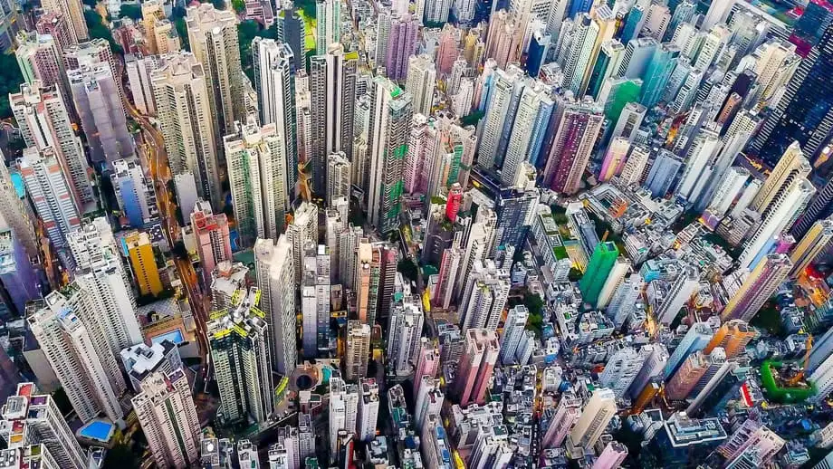 Hong Kong vuelve a encabezar la lista mundial de vivienda inasequible, según un informe de 2025