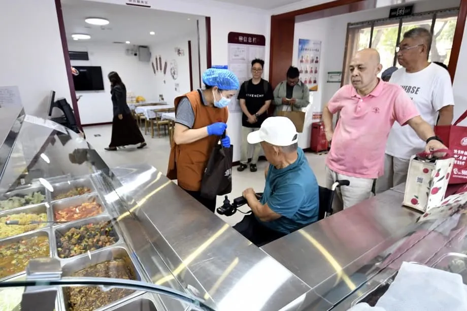 Los nuevos materiales, el cuidado de mascotas y los servicios para adultos mayores impulsan la contratación en China pese a la debilidad del mercado laboral